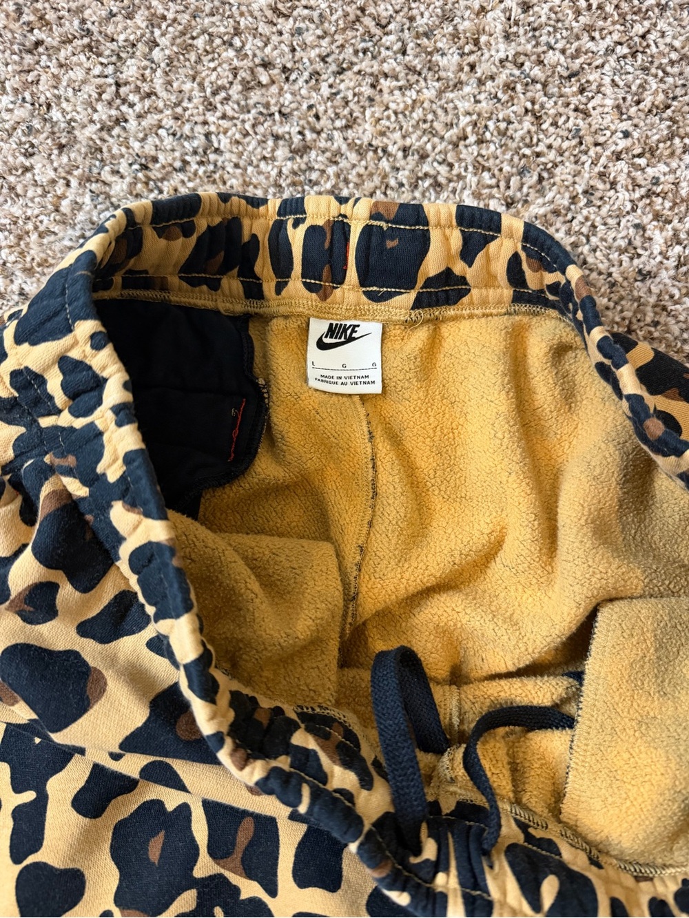 Nike Sportswear Men’s Leopard Tapered Club Fleece Sweatpants Size L NEW w/o tags - Picture 3 of 6